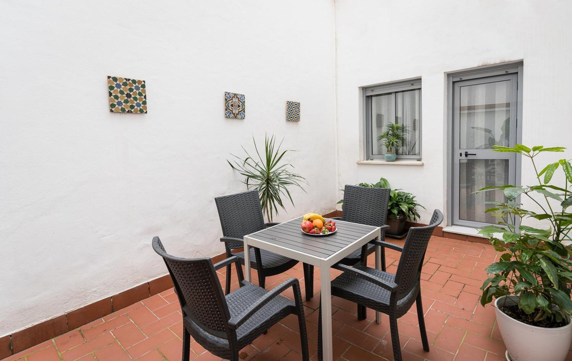 Apartamento Triana Deluxe Con Patio Privado Sevilla Exterior foto